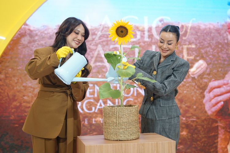 Perjalanan Sri Dayawati Hadirkan Skincare Magic of Nature dari Ladang Bunga Matahari