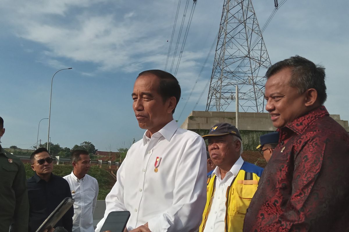 Presiden Jokowi resmikan Tol Pamulang-Cinere-Raya Bogor pada Senin (8/1/2024).