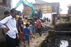 Kening Jokowi Berkerut Lihat Hitam dan Baunya Kali Nipah
