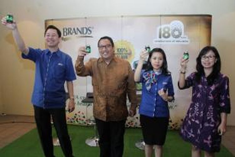 Dari kiri ke kanan: Agus Setio Joewono (VP Brand's), David Andre Ardhani Kamal (National Resources and Development Director Wahana Visi Indonesia),  Anita Ali (Marketing Manager), dan Liana Gaotama (Corporate Engagement Officer Wahana Visi Indonesia).