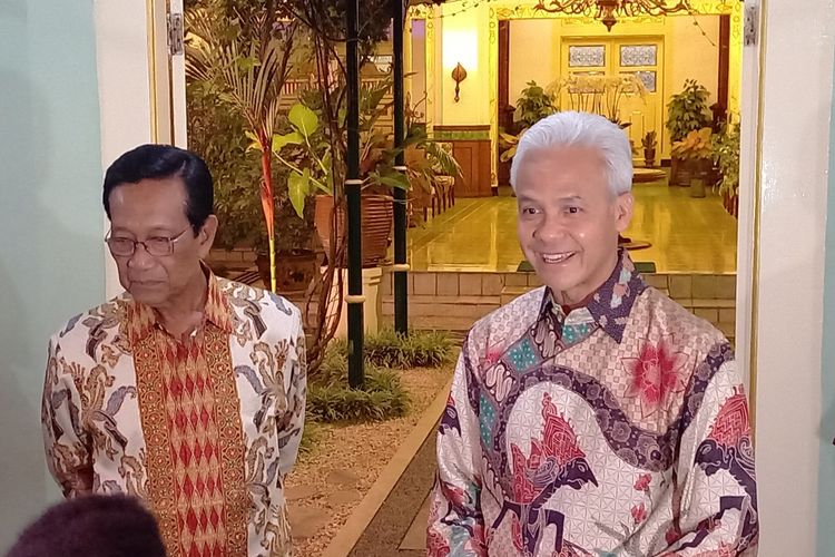 Ganjar saat bertemu dengan Gubernur DIY Sri Sultan Hamengku Buwono X di Kepatihan Kota Yogyakarta, Rabu (27/12/2023)