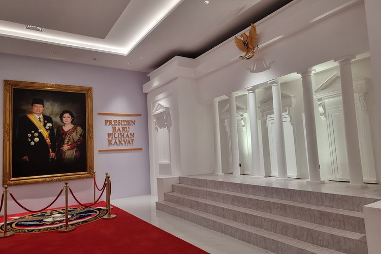 Replika Istana Negara di Museum dan Galeri SBY-Ani, Pacitan.