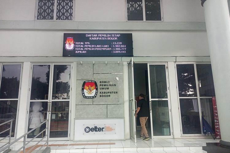 Kondisi kantor KPU Kabupaten Bogor, Jawa Barat, sehari setelah pemungutan suara, Kamis (15/2/2024).