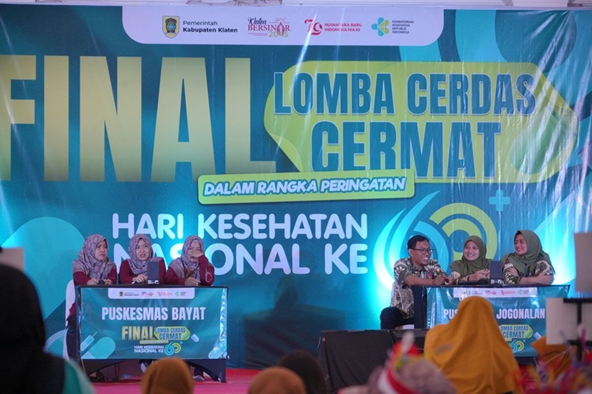 Suasana lomba cerdas cermat untuk memperingati Hari Kesehatan Nasional (HKN) ke-60 di Gedung Sunan Pandanaran Klaten. 