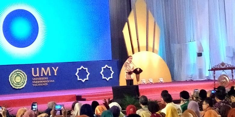 Presiden Joko Widodo saat membuka acara Konvensi Nasional Indonesia Berkajuan di Auditorium Universitas Muhammadiyah Yogyakarta