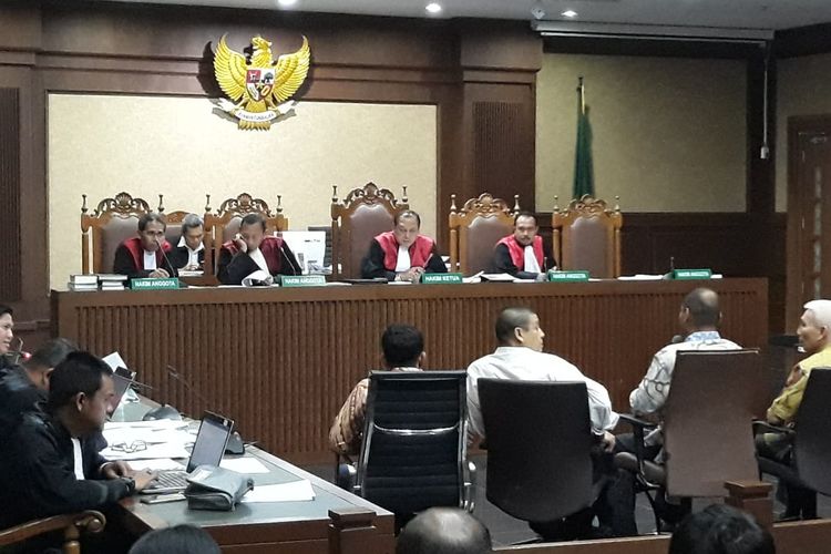 Staf Kemenpora Eko Triyanto saat bersaksi di Pengadilan Tindak Pidana Korupsi Jakarta, Senin (29/4/2019). Dia bersaksi untuk terdakwa Sekjen KONI Ending Fuad Hamidy.