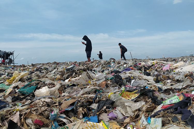 Pulau Sampah di Kota Semarang 