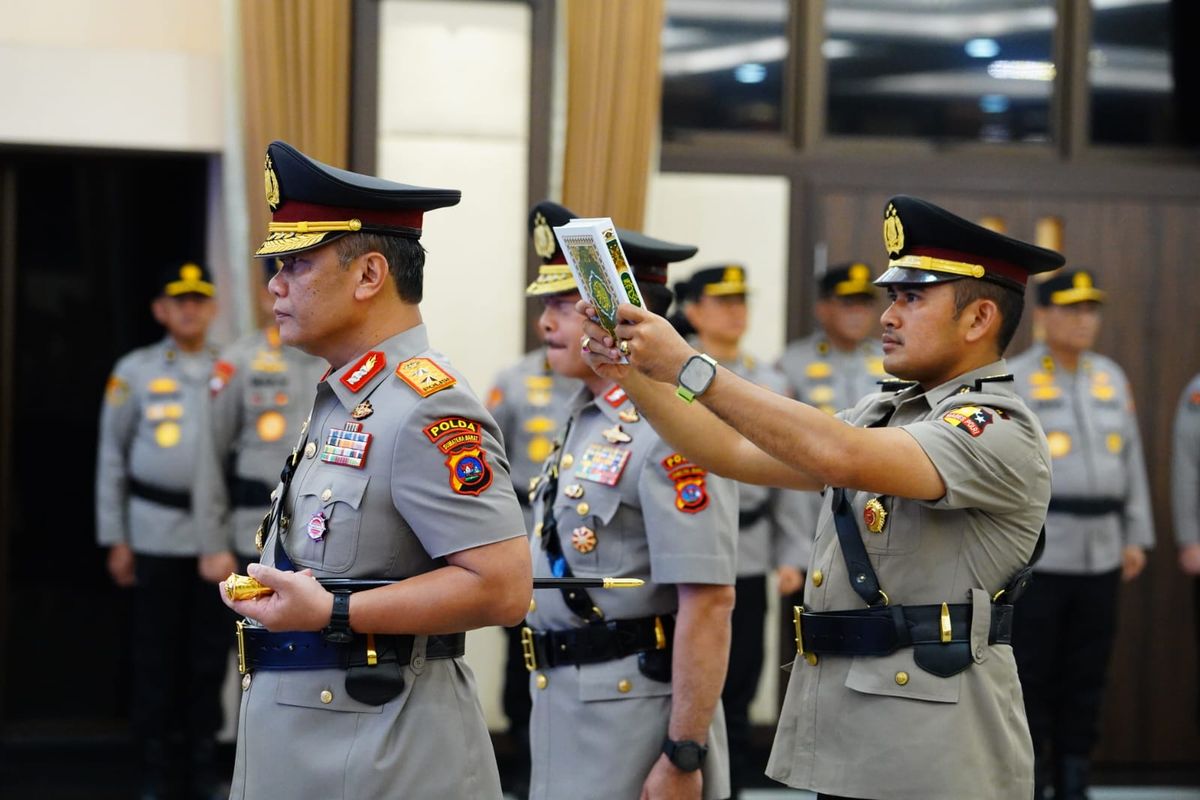 Kapolri Pimpin Sertijab Kapolda Sumbar Irjen Pol Gatot Tri Suryanta