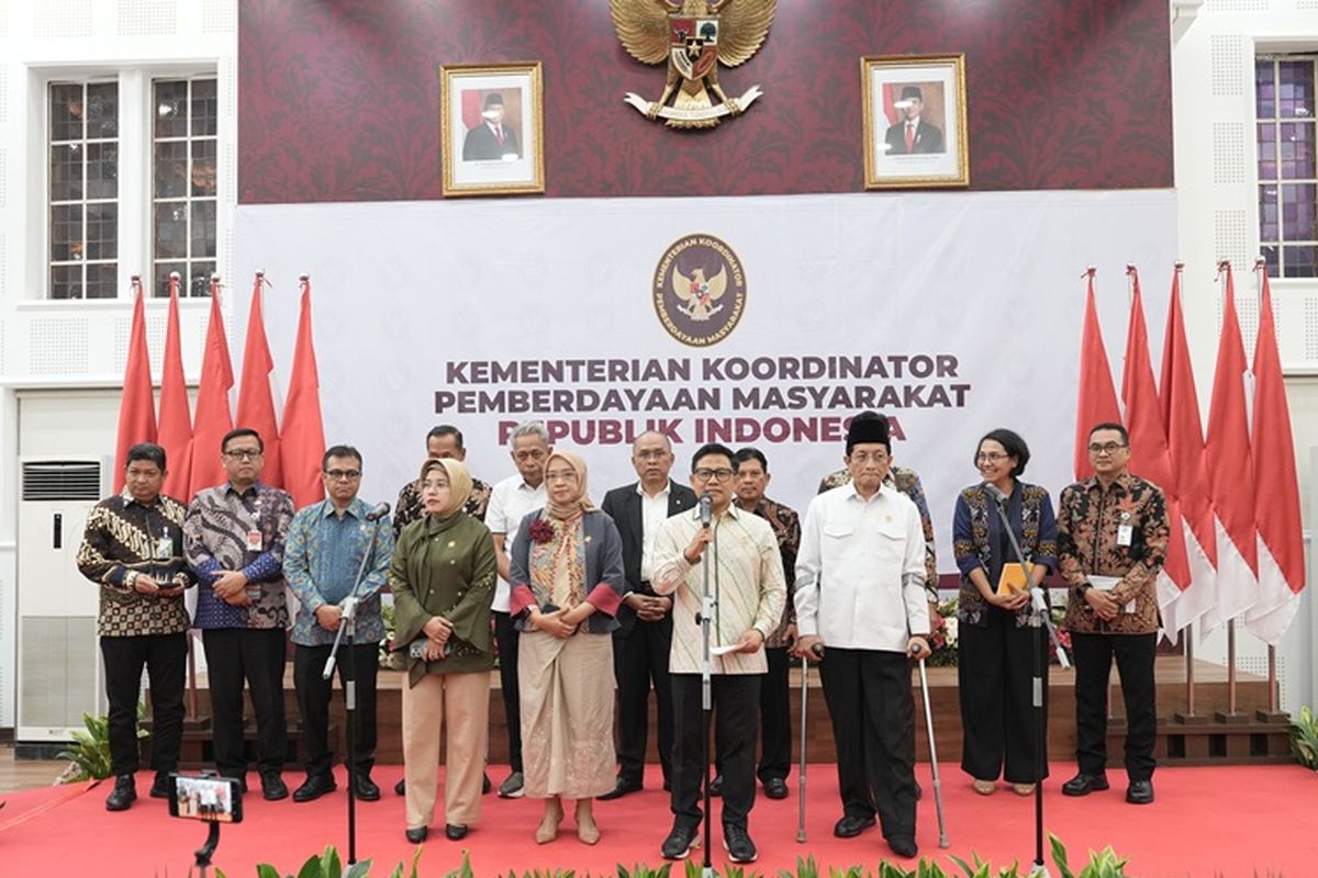 Menko Pemberdayaan Masyarakat Muhaimin Iskandar saat konferensi pers, Kamis (27/02/2025).
