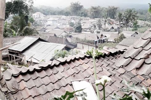 Hujan Abu Gunung Merapi Guyur Sejumlah Tempat di Magelang hingga Temanggung