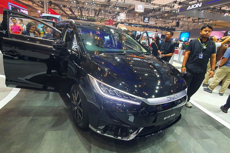 BYD M6 GIIAS 2024