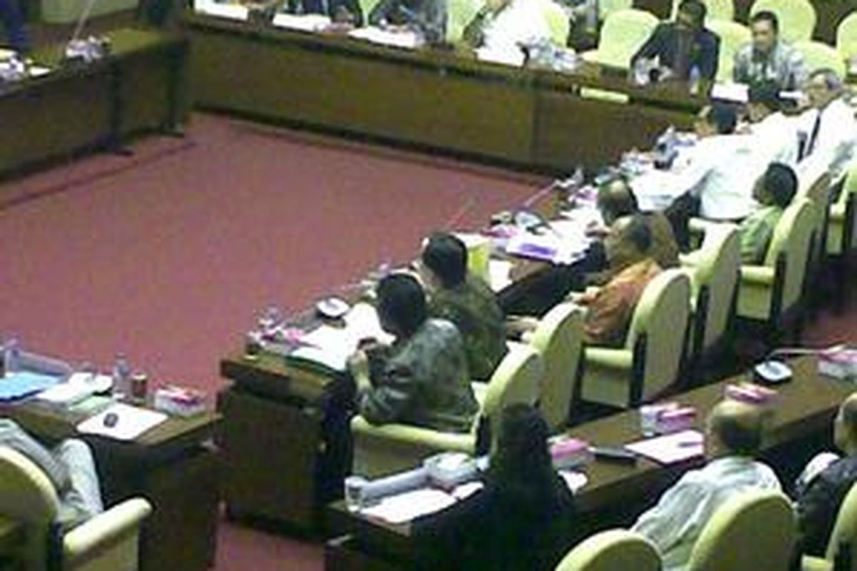 Rapat Pansus Angket Kasus Bank Century yang mempertemukan nasabah reksadana Century dengan Direksi Bank Mutiara dan Lembaga Penjamin Simpanan, Rabu (10/2/2010), di Gedung DPR, Jakarta.
