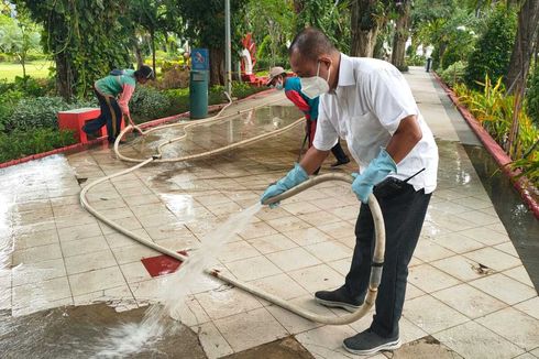 Armuji Bersihkan Taman Bungkul, Akankah Area Publik Dibuka Usai Surabaya Masuk PPKM Level 1?