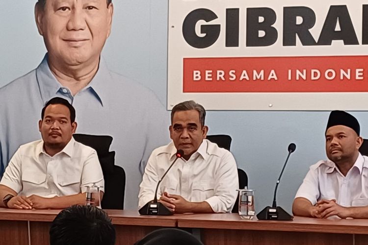 Sekretaris Jenderal (Sekjen) Partai Gerindra Ahmad Muzani di Medcen Prabowo-Gibran, Jalan Sriwijaya, Jakarta, Senin (5/2/2024).