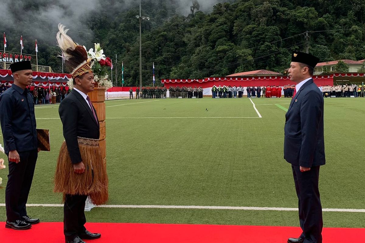 Menteri Investasi/Kepala BKPM Bahlil Lahadalia pimpin upacara HUT ke-77 RI di Tembagapura, Mimika, Papua, Rabu (17/8/2022).