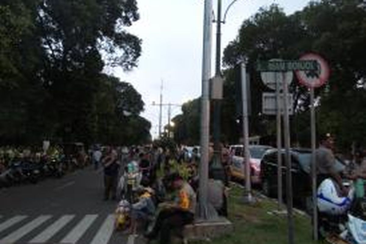 Situasi Jalan Imam Bonjol, Selasa (22/7/2014) sekitar pukul 18.00 yang masih ditutup berkaitan dengan penundaan pengumuman pemenanang pemilihan presiden 2014