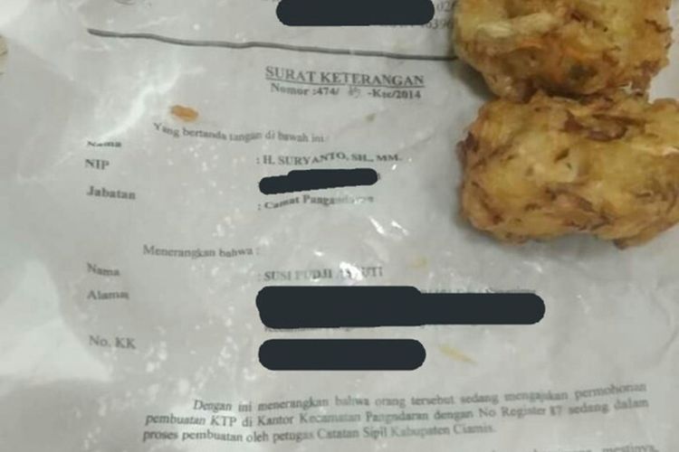Surat keterangan KTP yang disebut-sebut milik Susi Pudjiastuti dijadikan bungkus gorengan. foto ini diunggah di media sosial Twitter @howtodresvvell