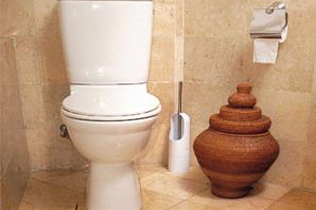 Keramik masih populer sebagai lantai ruangan. Tapi awas, jangan salah pilih. Memilih yang tepat berefek hemat.