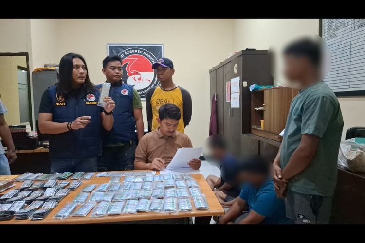 4 Orang di Gambir Ditangkap, Jual Tramadol dan Hexymer Lewat Medsos