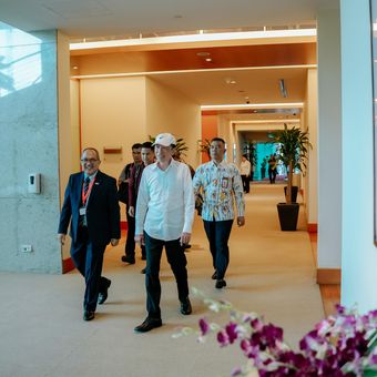 Mantan Presiden Joko Widodo (Jokowi)tiba  bakal menghadiri forum internasional Bloomberg New Economy Forum yang diselenggarakan pada 19-21 November 2025 di Singapura.