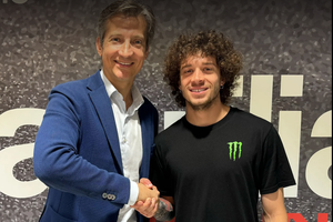 Marco Bezzecchi Resmi Jadi Pebalap Aprilia di MotoGP 2025