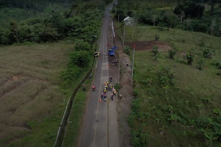 Proyek Penanganan Pelebaran dan Perbaikan Geometrik Jalan Soreang ? Rancabali ? Cidaun di
Kabupaten Bandung hingga Kabupaten Cianjur, Provinsi Jawa Barat.