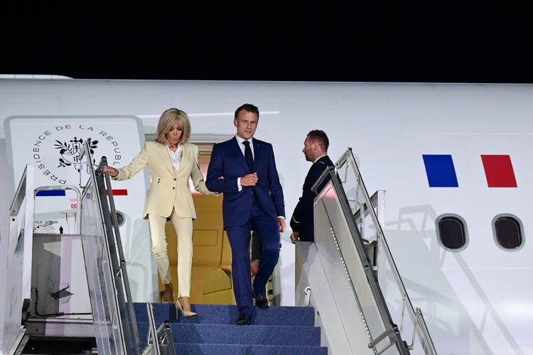 Ikut Kunjungan Presiden Prancis, Brigitte Macron Tampil Modis dalam 3 Outift