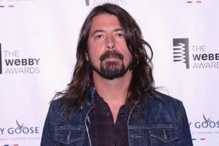 Dave Grohl hadir dalam The Webby Awards 2015 atau ke-19 di New York City, AS, pada 18 Mei 2015 waktu setempat. 