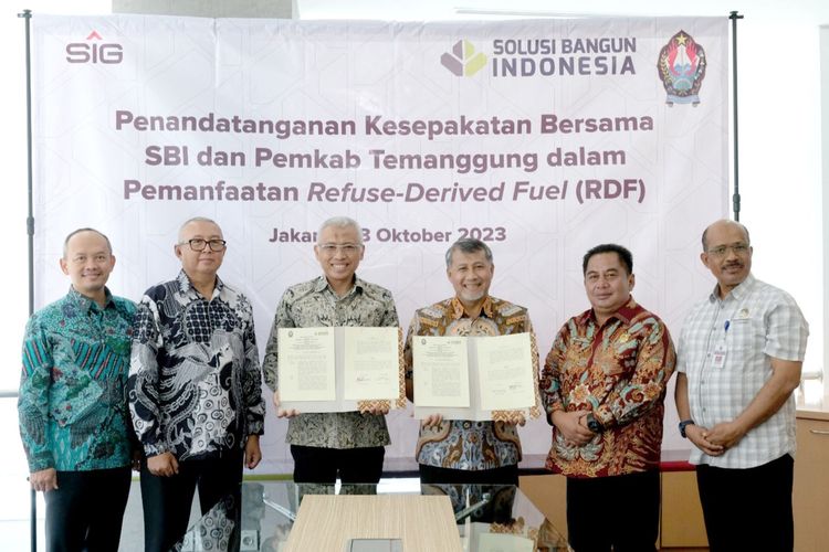 Anak usaha SIG PT Solusi Bangun Indonesia Tbk (SBI) dan Pemkab Temanggung, Jawa Tengah, menyepakati kerja sama pemanfaatan RDF sebagai bahan bakar alternatif untuk mengatasi persoalan sampah.
