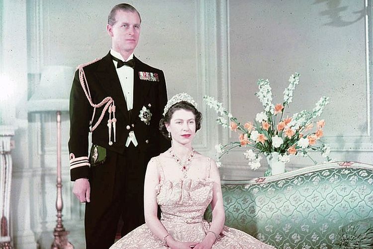Foto Pangeran Philip Adipati Edinburgh dan Ratu Elizabeth II ketika masih muda.