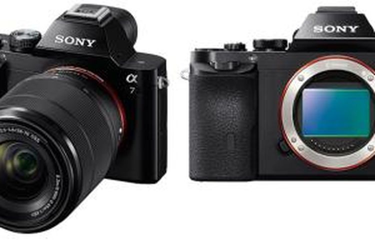 Sony Alpha a7 (kiri) dan a7R memiliki bentuk fisik yang serupa dan dilengkapi sensor full-frame