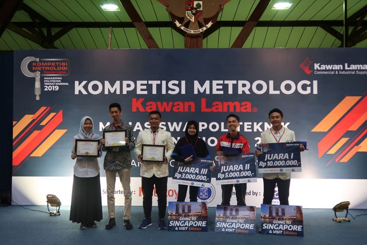 Para pemenang Kompetisi Metrologi Mahasiswa Vokasi Tingkat Nasional yang digelar PT Kawan Lama Sejahtera dan Ditjen Belmawa Kemristekdikti pada 9 April 2019 di ITB, Bandung (9/4/2019).