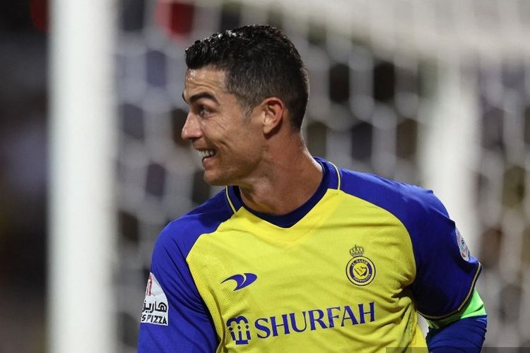 Cristiano Ronaldo melakukan selebrasi usai mencetak gol dalam laga Al Wehda vs Al Nassr di Stadion King Abdulaziz, 9 Februari 2023. Al Nassr menang 4-0 dan Ronaldo mencetak 4 gol. (Photo by AFP)