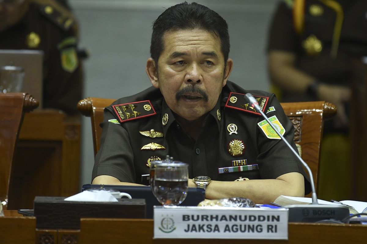 Jaksa Agung ST Burhanuddin mengikuti rapat kerja dengan Komisi III DPR di Kompleks Parlemen, Senayan, Jakarta, Kamis (7/11/2019). Rapat kerja tersebut membahas rencana strategis Kejaksaan Agung tahun 2020. ANTARA FOTO/Nova Wahyudi/ama.
