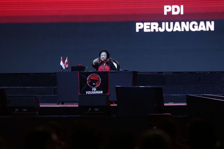 Ketua Umum Partai Demokrasi Indonesia Perjuangan (PDI P), Megawati Soekarnoputri memberikan pidato saat perayaan HUT ke-50 PDI P di JI Expo Kemayoran, Jakarta, Selasa (10/01/2023).