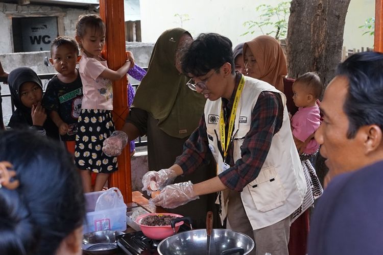 Tim KKN-PPM UGM di Desa Sugian dan Desa Labuhan Pandan, Kecamatan Sambelia, Kabupaten Lombok Timur, NTB.