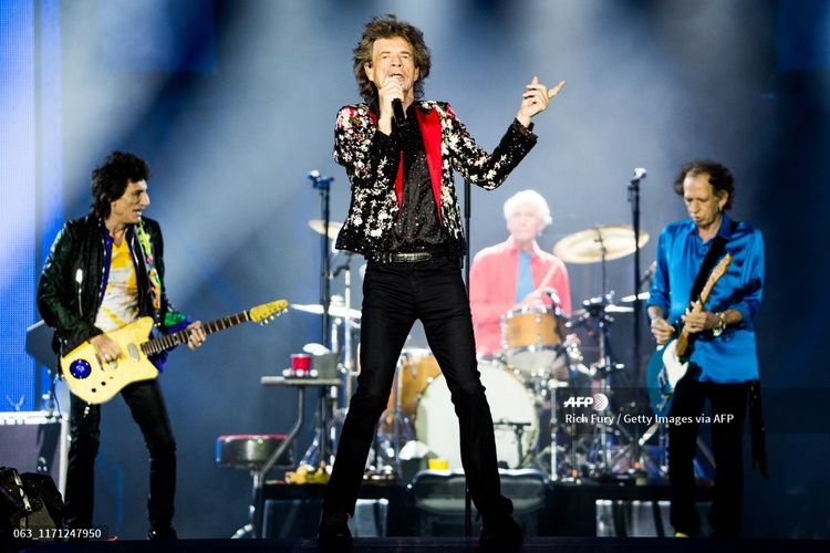 Band Rolling Stones yang terdiri dari (dari kiri) Ronnie Wood, Mick Jagger, Charlie Watts, dan Keith Richards tampil di Hard Rock Stadium, Miami, Florida, pada 30 Agustus 2019.