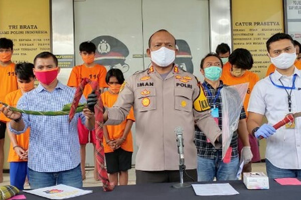 Kepolisian Tangerang Selatan menangkap 18 remaja yang terlibat tawuran di Kecamatan Serpong Utara, Ciputat, dan Cisauk sepanjang penerpan pembatasan sosial berskala besar (PSBB) di kawasan Tangerang Selatan, dalam dua pekan terakhir. 