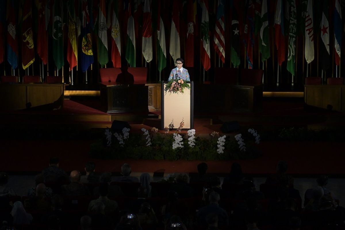Menteri Luar Negeri (Menlu) Retno Marsudi dalam Pernyataan Pers Tahunan Menlu (PPTM) 2024 di Museum Konferensi Asia Afrika, Bandung (8/1/2024).