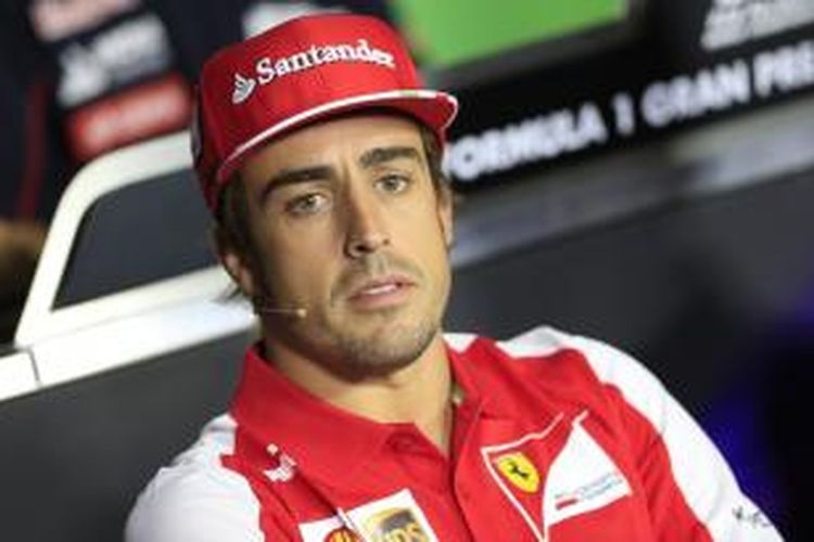 Pebalap Ferrari asal Spanyol, Fernando Alonso berbicara saat konferensi pers jelang GP Italia di Srikuti Monza, Kamis (5/9/2013).