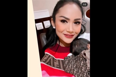 Pakai Fendi Saat Gendong Anak Aurel, Krisdayanti: Matching Sama Cucu