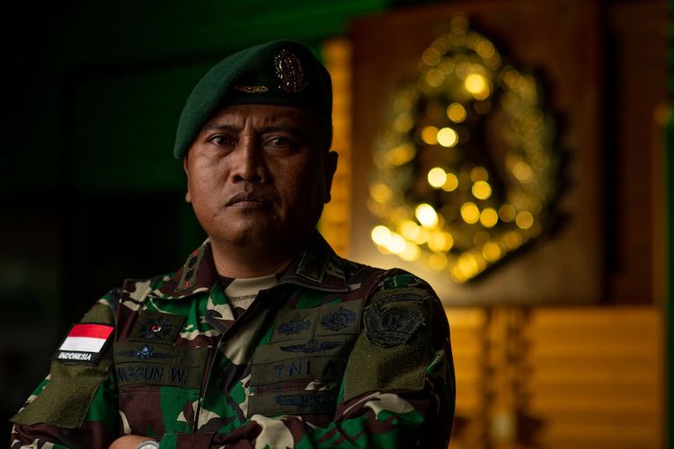Letkol Anggun Wuriyanto memimpin pasukan TNI AD yang ikut dalam latihan bersama Wirra Jaya.