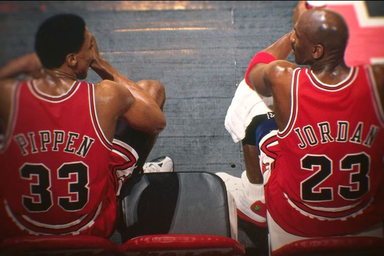 Adegan dari serial dokumenter The Last Dance yang menunjukkan hubungan Michael Jordan dan Scottie Pippen di Chicago Bulls.