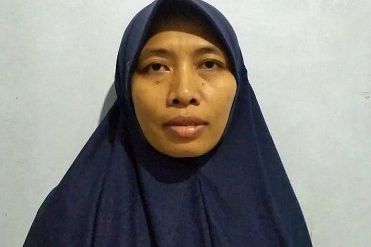 Sri Utami (40) salah satu mantan pengikut EDC yang dipimpin oleh Totok Santosa Hadiningrat, atau yang kerap dipanggil Sinuhun pemimpin Kerajaan Agung Sejagat (KAS), Selasa (14/1/2020).