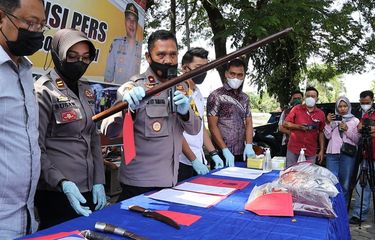 Jumpa pers di Polres Lombok Tengah kasus pembunuhan 2 begal ditemukan di jalan Desa Ganti