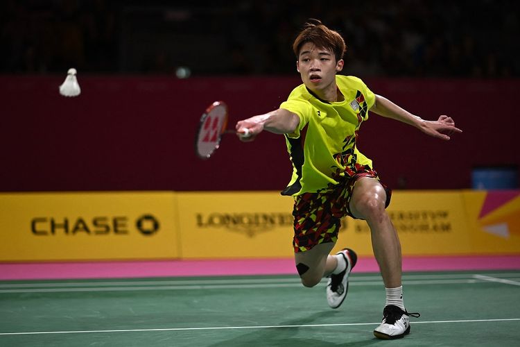 Pebulu tangkis tunggal putra Malaysia Ng Tze Yong beraksi dalam duel perebutan medali emas Commonwealth Games 2022 kontra wakil India Lakshya Sen di NEC Arena, Birmingham, Inggris, 8 Agustus 2022. Terdekat, Ng Tze Yong akan kembali tampil pada Kejuaraan Dunia 2022 di Tokyo, Jepang. Dia akan menjadi lawan tunggal putra Indonesia Chico Aura Dwi Wardoyo di babak pertama (64 besar).