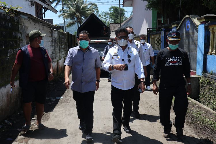 Menteri Pertanian (Mentan) Syahrul Yasin Limpo dan anggota Komisi IV DPR RI, Charles Meikyansah mengunjungi Desa Sumber Mujur, Kecamatan Candipuro, Kabupaten Lumajang, Selasa (7/12/2021). 