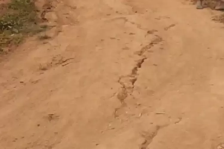 Tanah Terbelah di Manggarai Timur, 14 KK Mengungsi ke Kebun dan Rumah Terancam Roboh