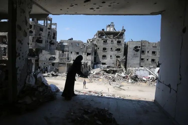 Sisa-sisa rumah warga Palestina di Khan Younis setelah enam bulan pecahnya konflik.