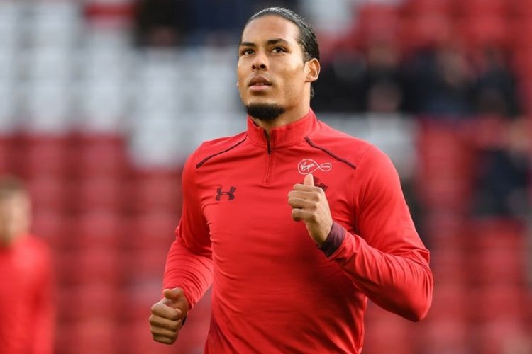 Bek asal Belanda, Virgil van Dijk, resmi bergabung ke Liverpool per 1 Januari 2018.